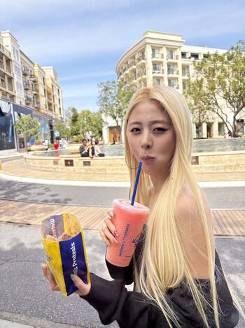 🔥 Huh yunjin  page leaked private photo uncensored full