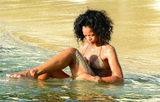 🔥 Rihanna  page leaked private photo uncensored full