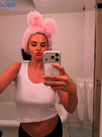 🔥 Selena gomez  page leaked private photo uncensored full